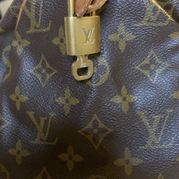 Authenticated Louis Vuitton Monogram Canvas with COA and lock and key #317 - Picture 4 of 16